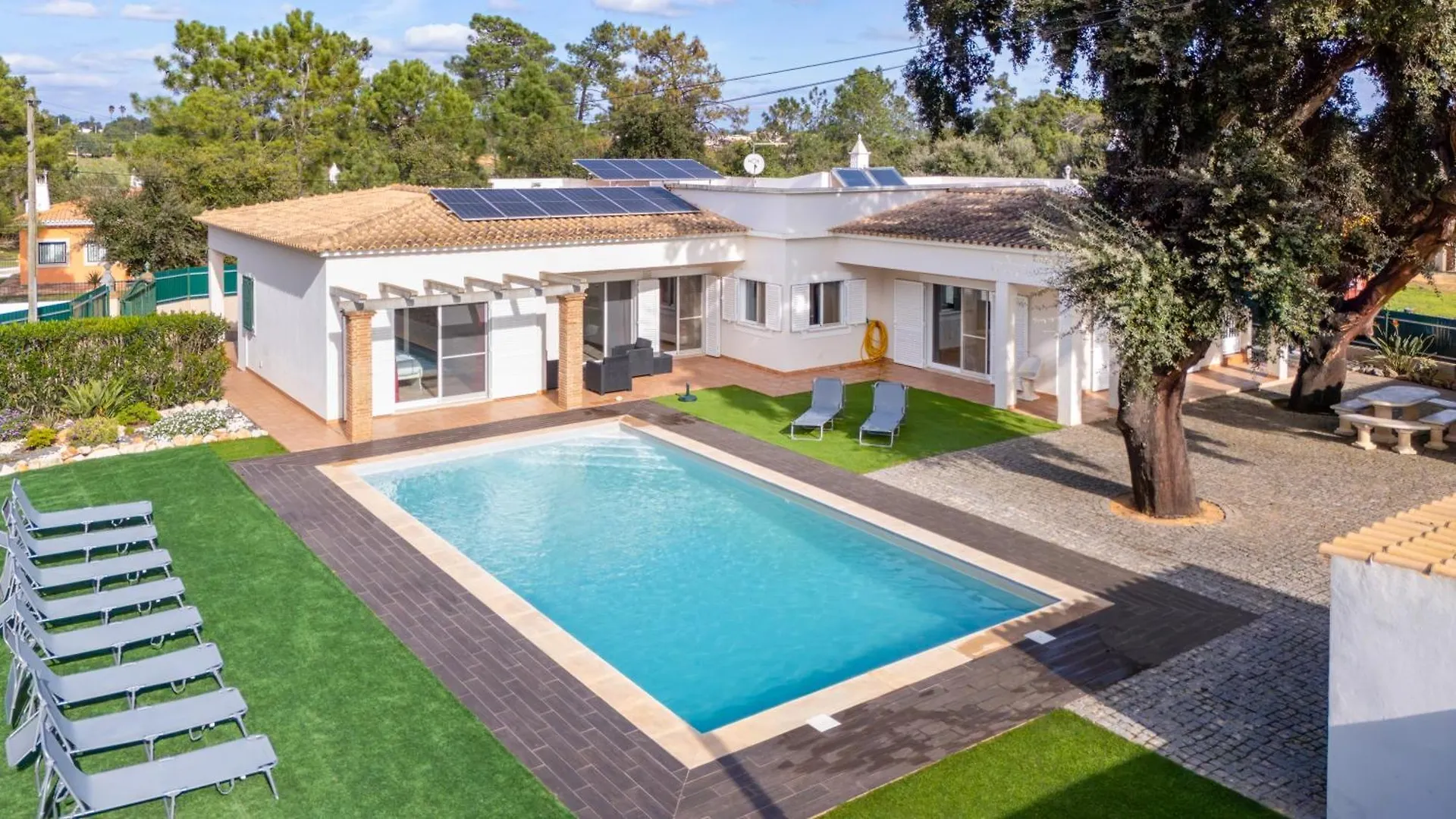 Villa Sundays With Pool By Lovelystay Pera Holiday home