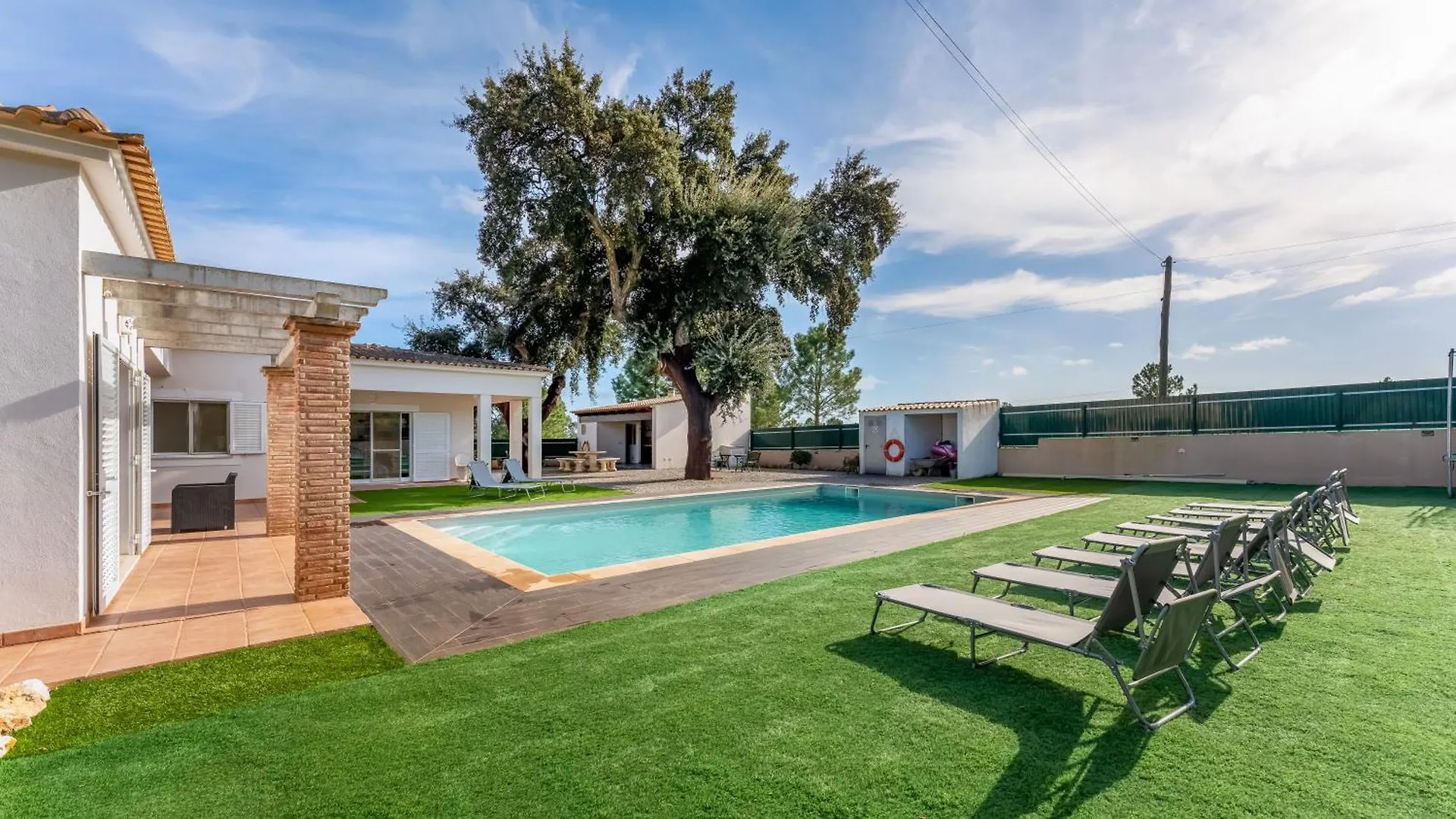 Villa Sundays With Pool By Lovelystay Pera
